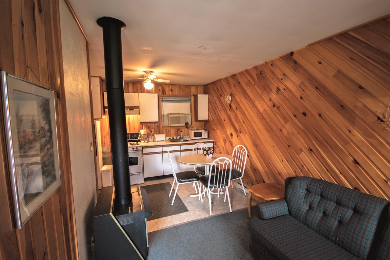 High Falls Bay Cottages, Camping & Waterpark Bracebridge Extérieur photo