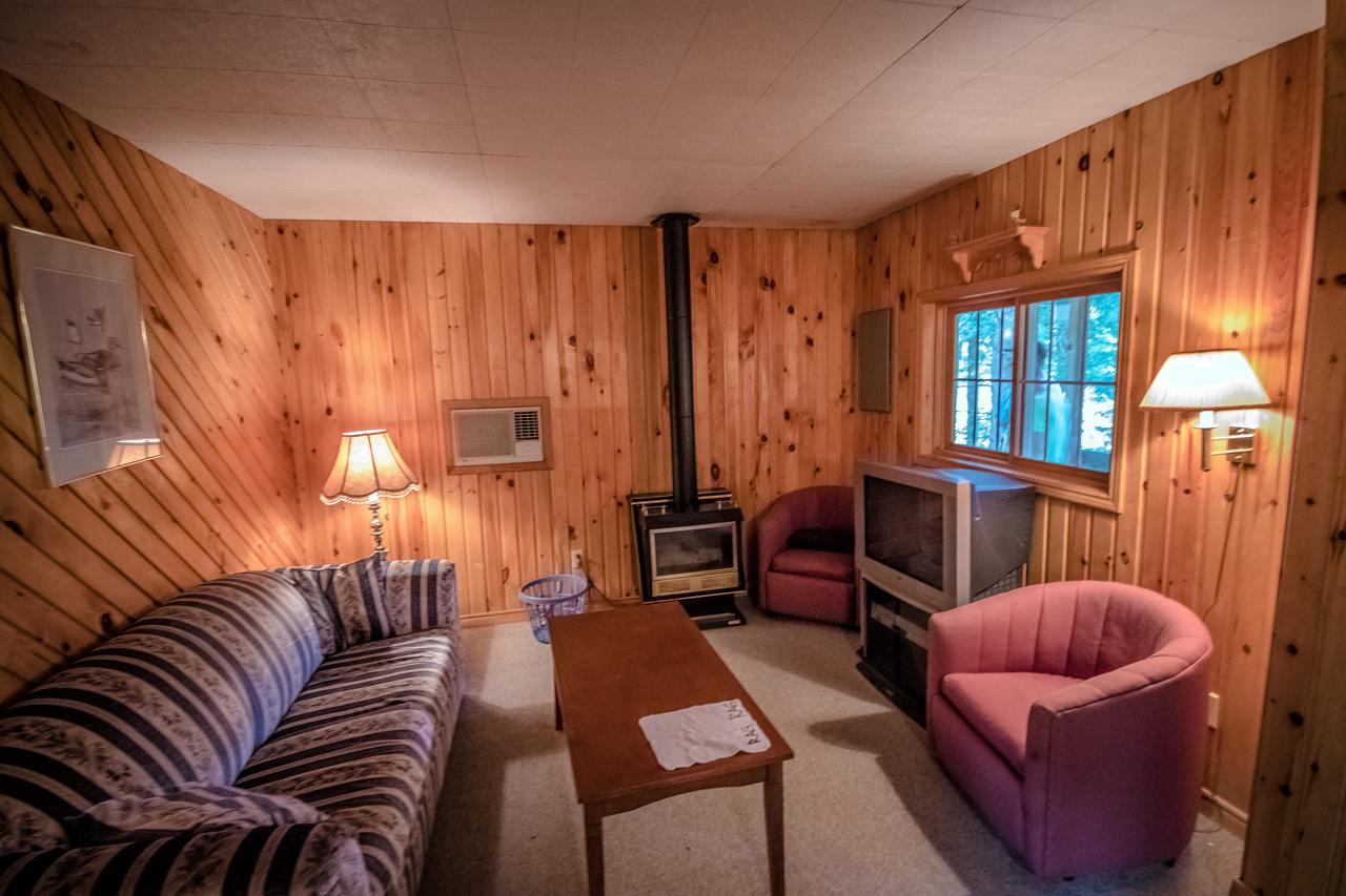 High Falls Bay Cottages, Camping & Waterpark Bracebridge Extérieur photo